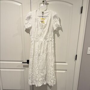 Anne Klein Elegant White Lace Dress